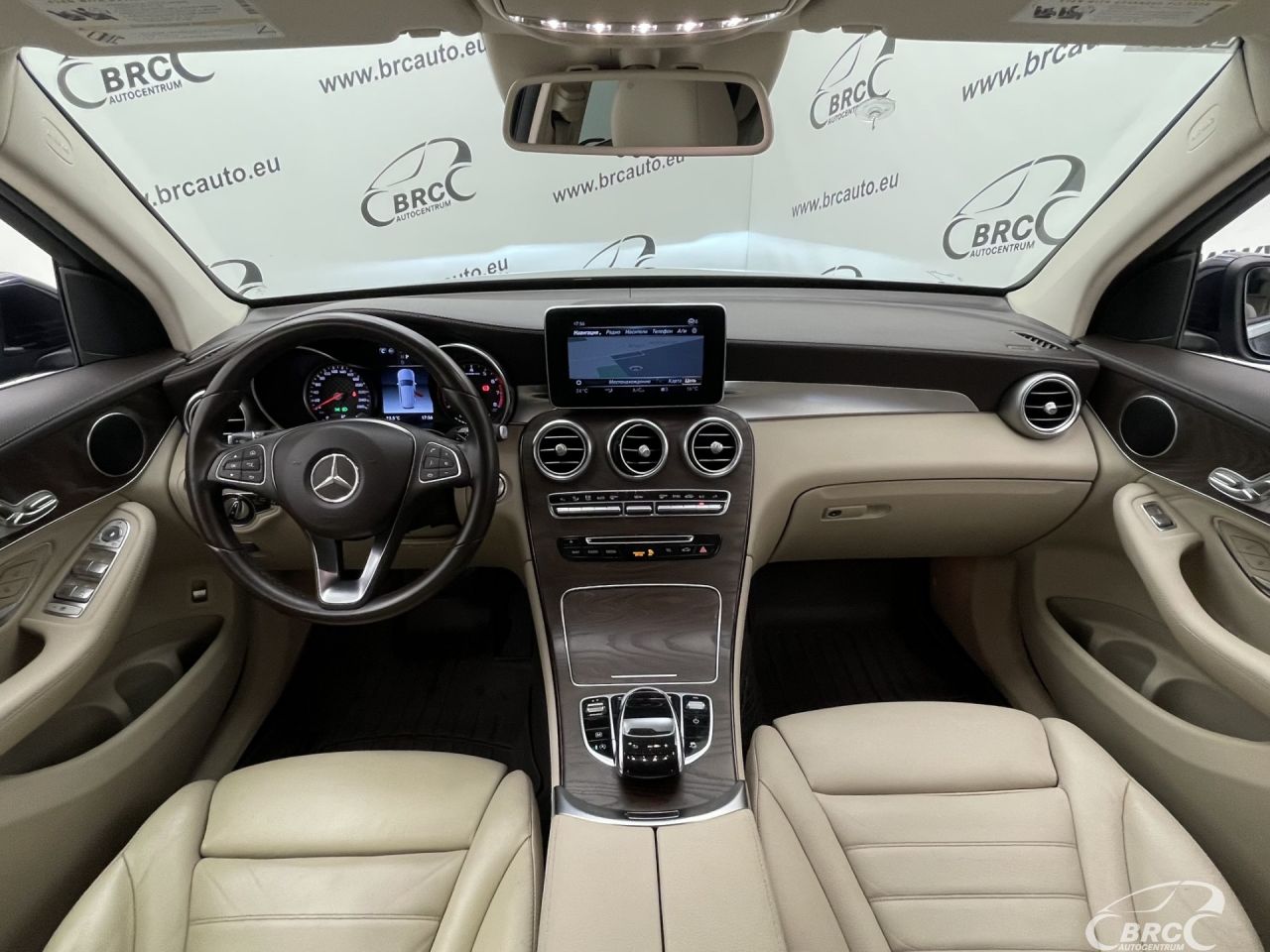 Mercedes-Benz GLC300 | 2