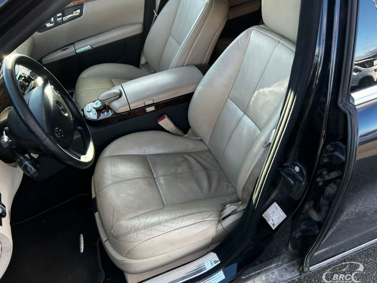 Mercedes-Benz S320 | 7