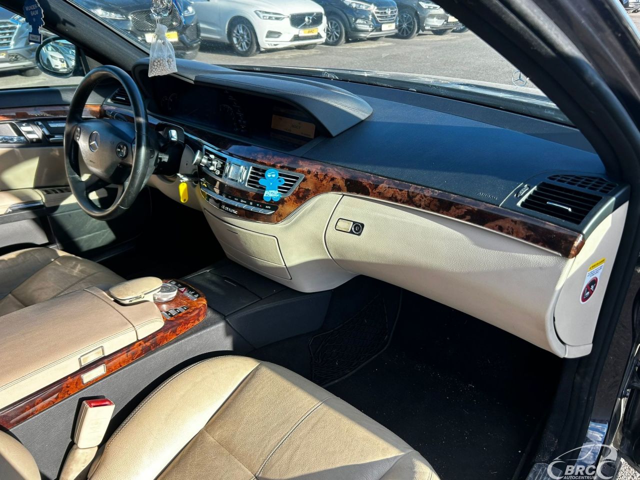 Mercedes-Benz S320 | 11