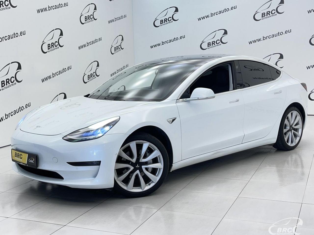Tesla Model 3, hatchback