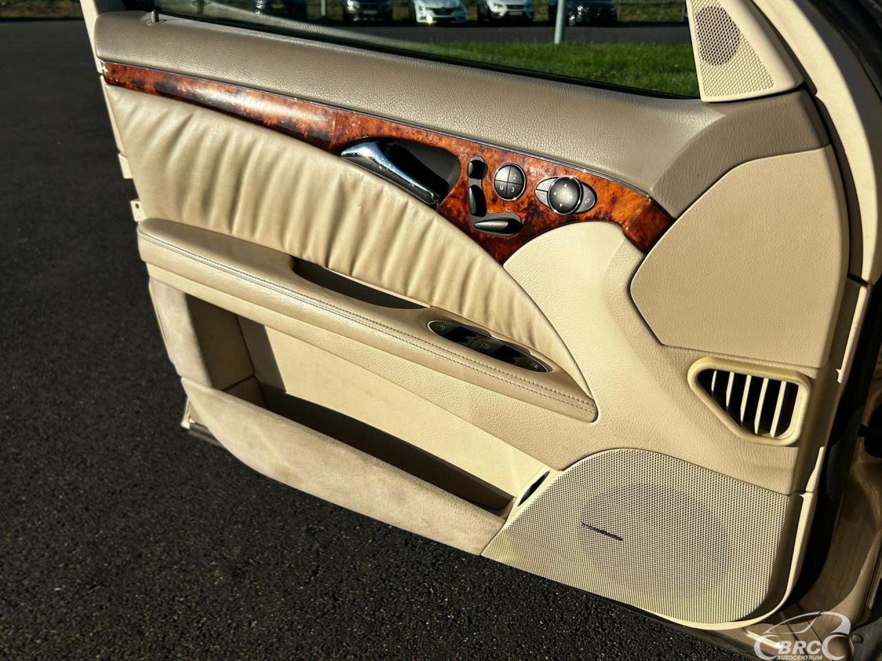 Mercedes-Benz E500 | 12