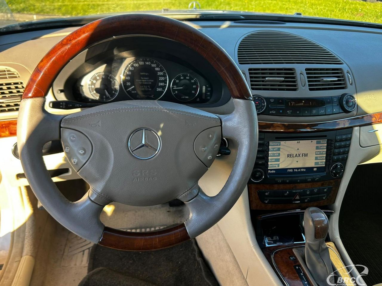 Mercedes-Benz E500 | 13