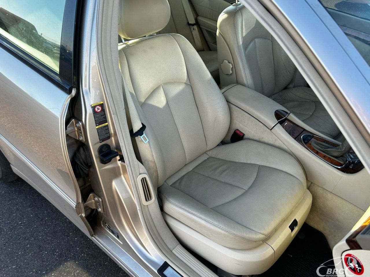 Mercedes-Benz E500 | 9