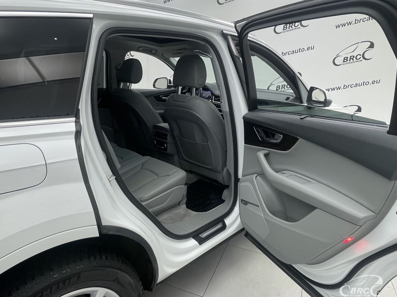 Audi Q7 | 12