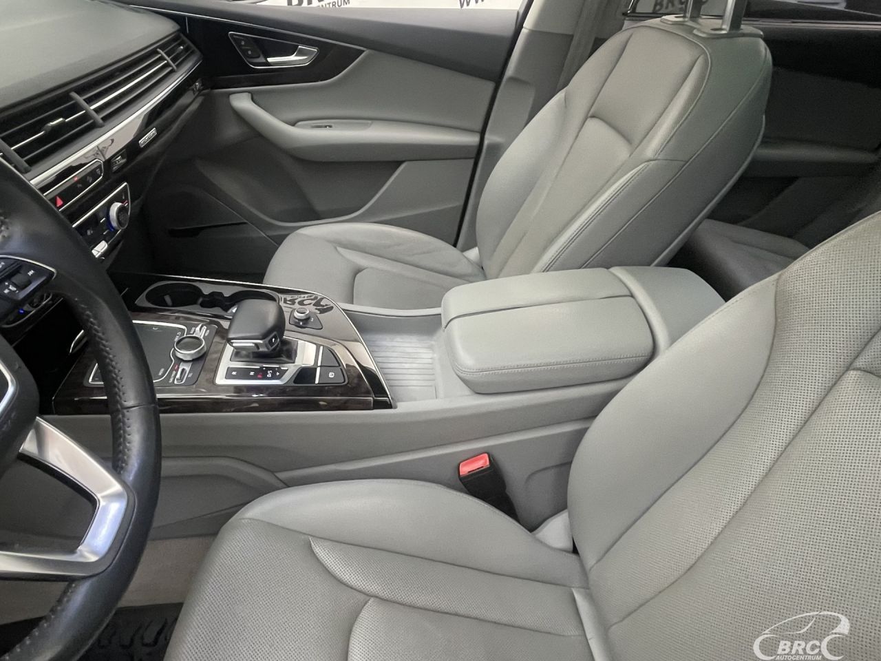 Audi Q7 | 25