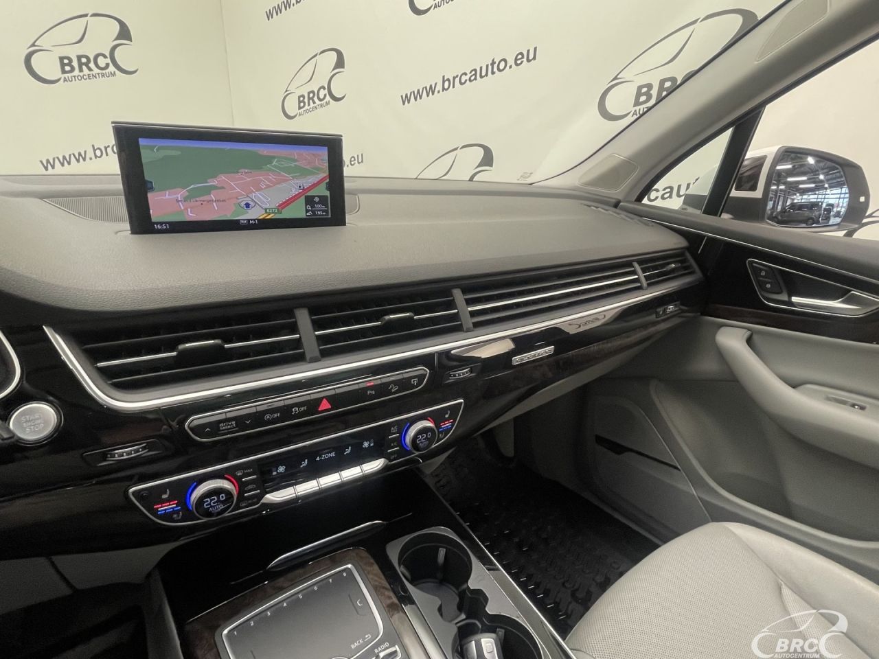Audi Q7 | 29
