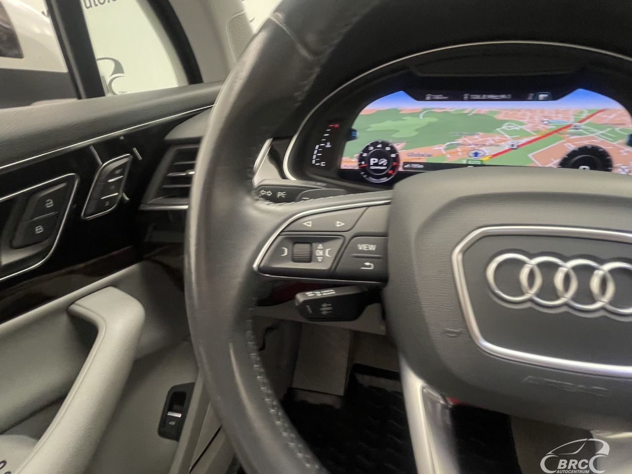 Audi Q7 | 32