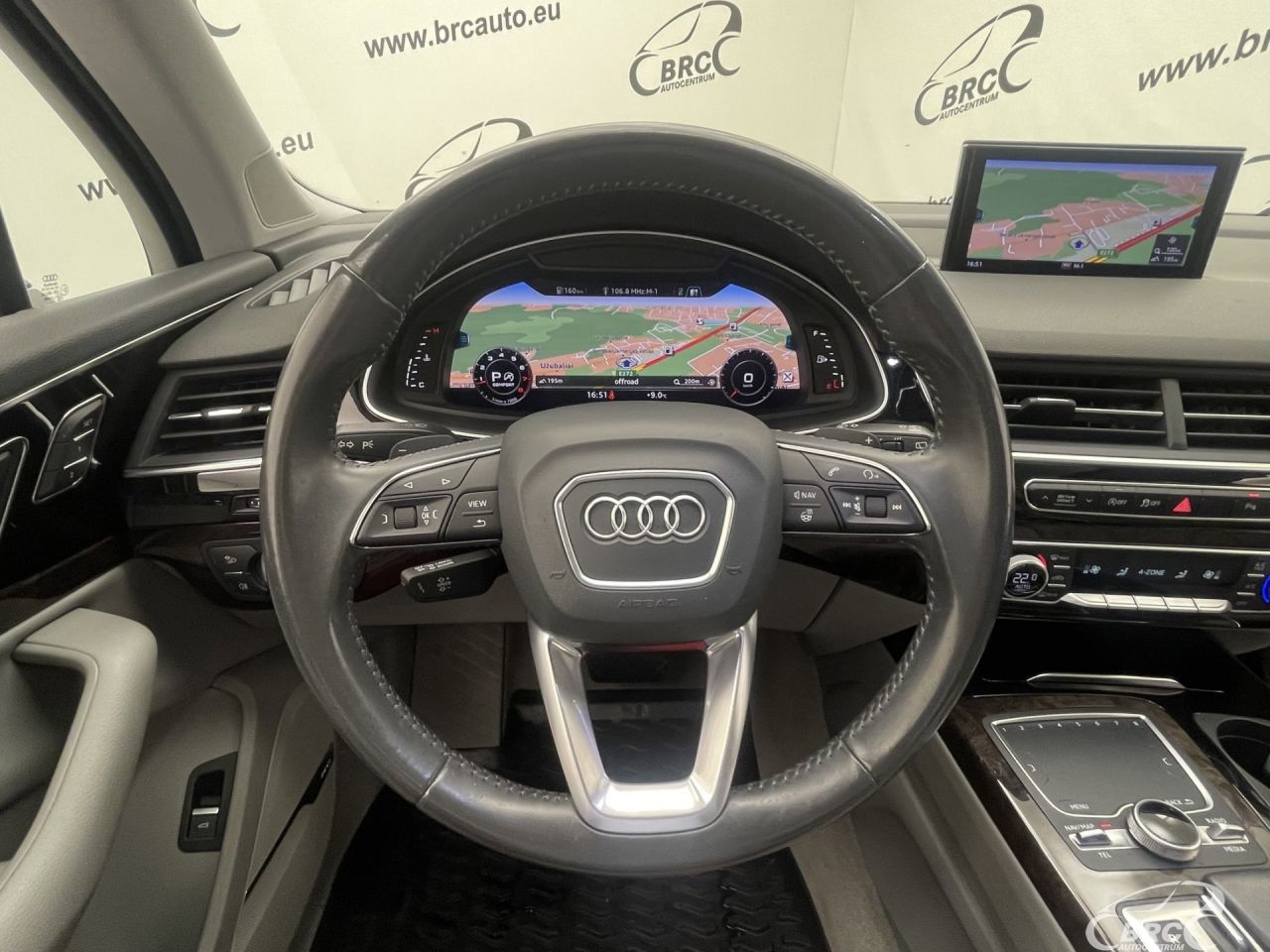 Audi Q7 | 30