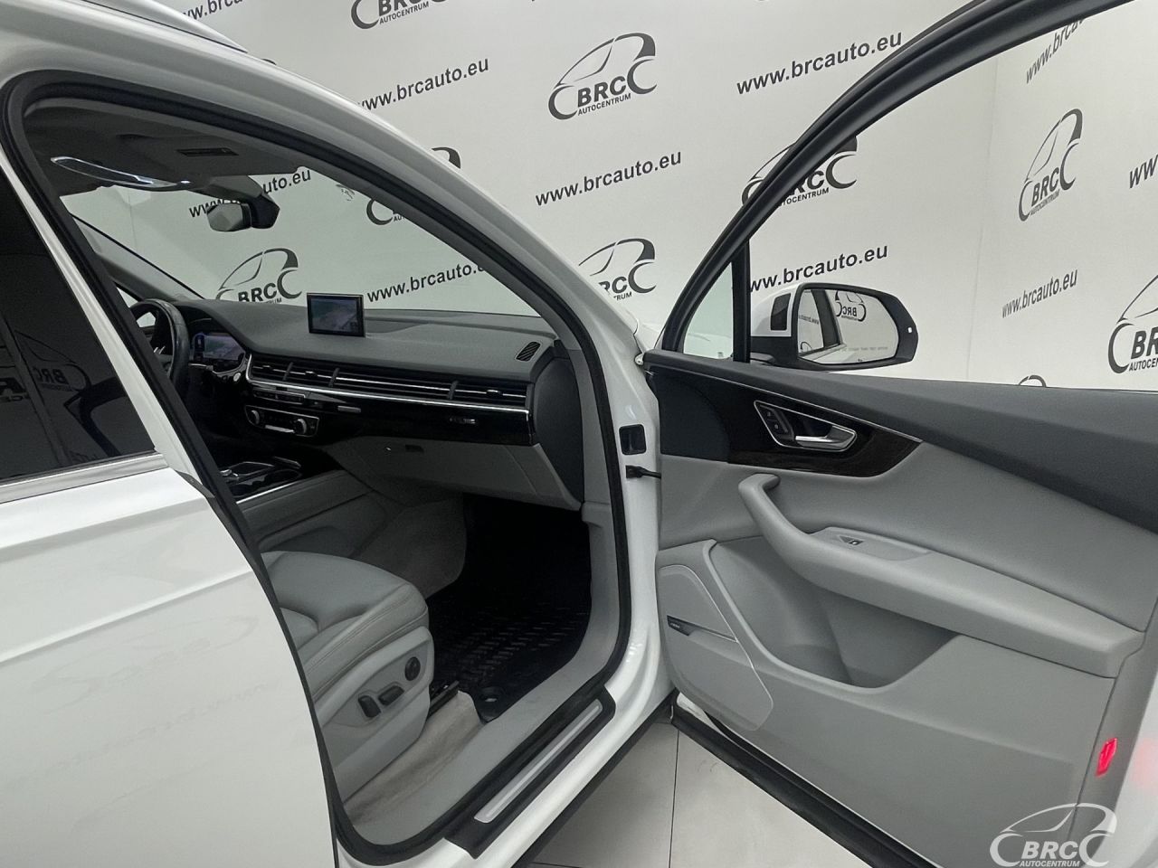 Audi Q7 | 7