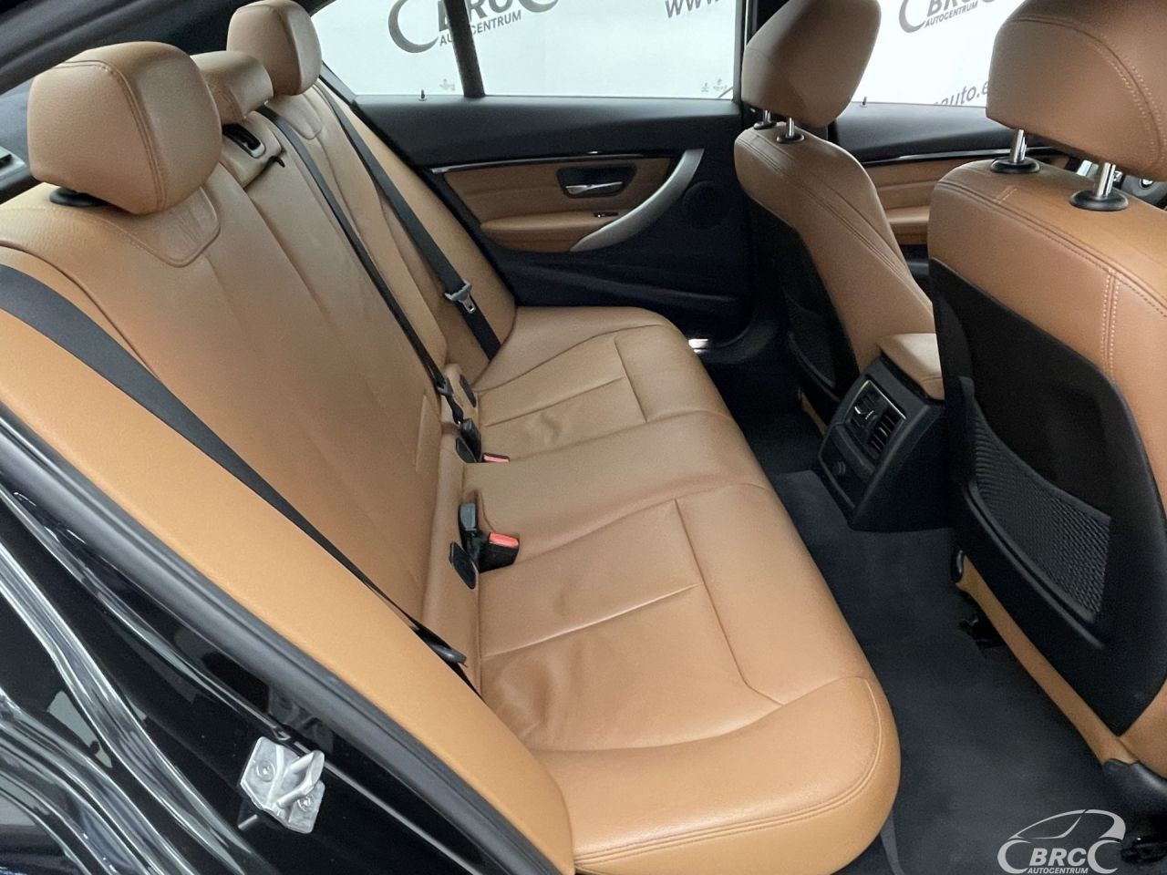 BMW 330 | 10