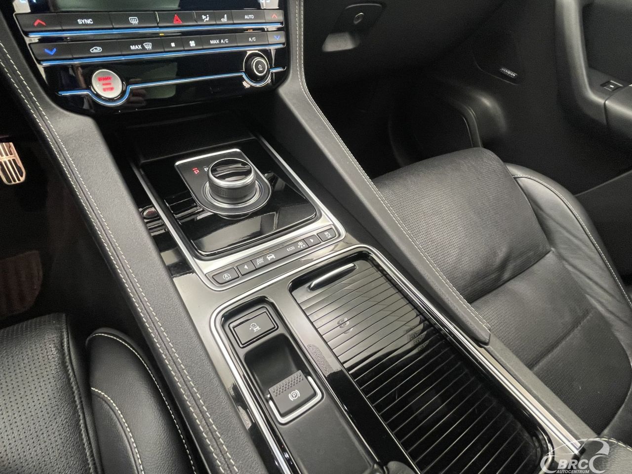 Jaguar F-Pace | 28