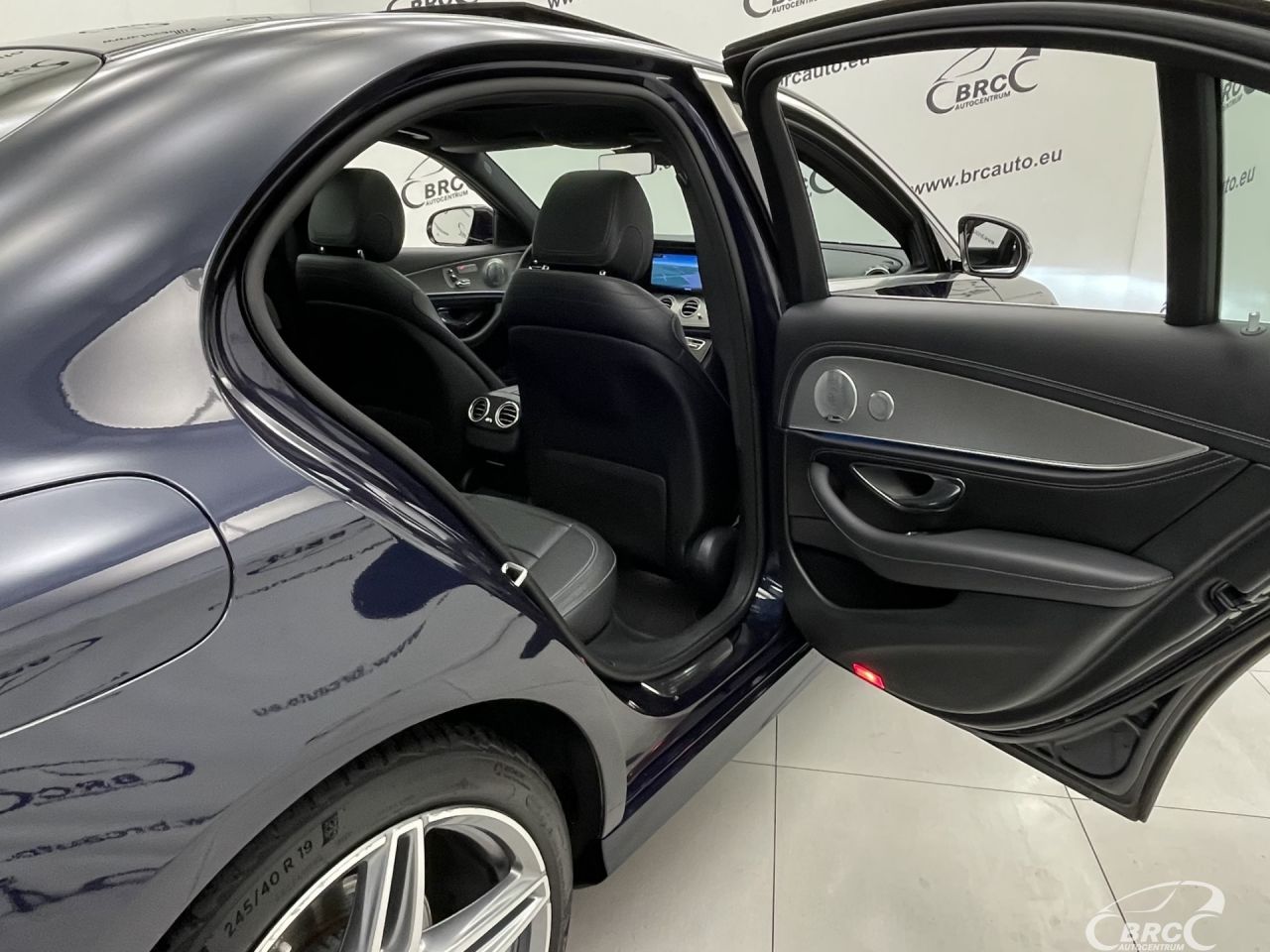 Mercedes-Benz E200 | 12