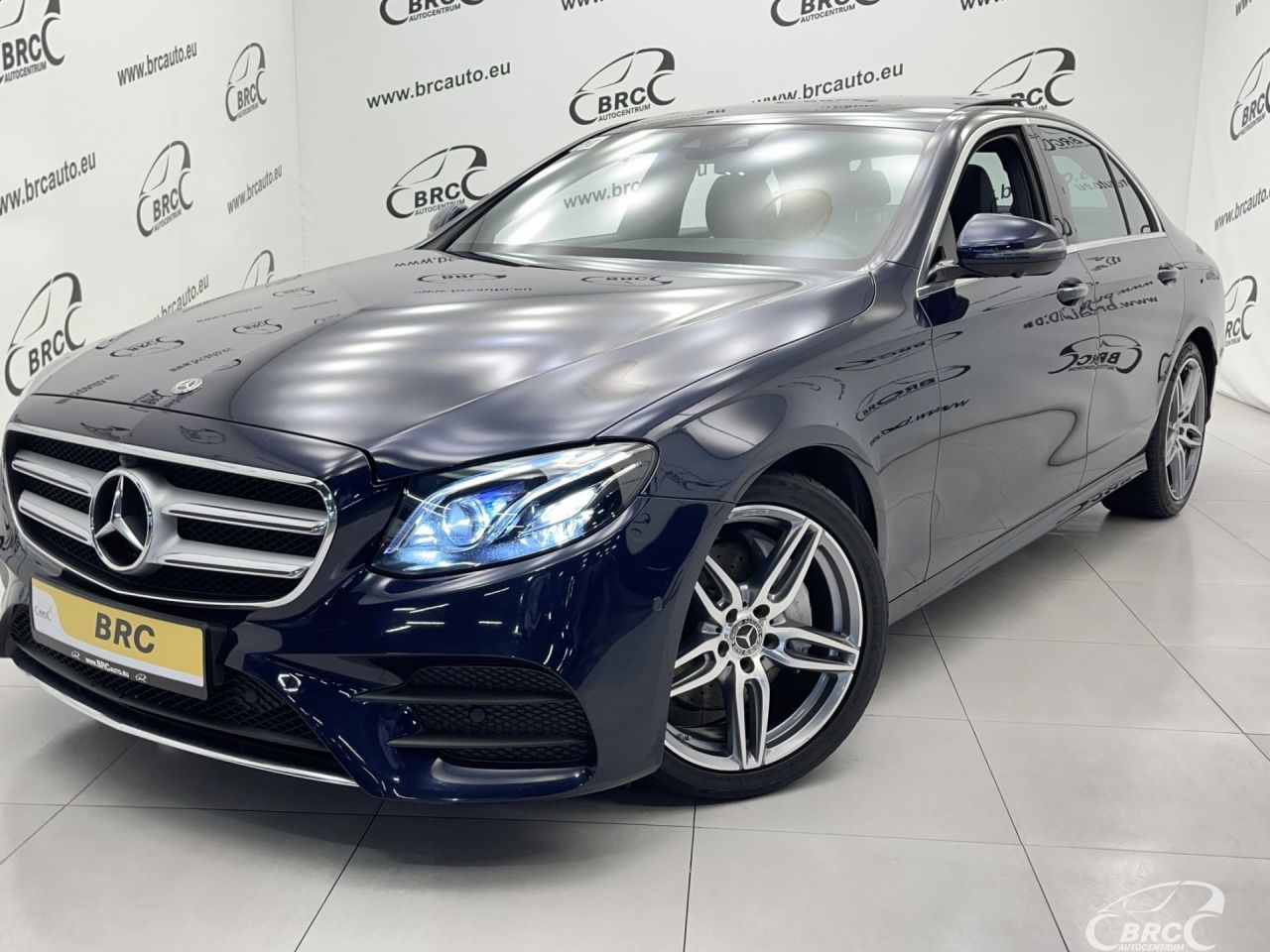 Mercedes-Benz E200 | 52