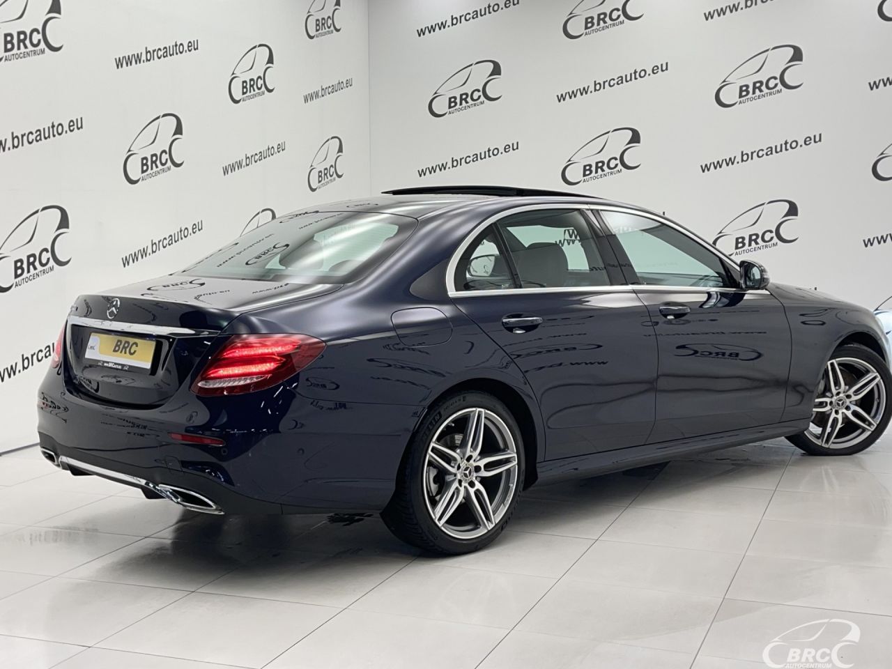 Mercedes-Benz E200 | 1