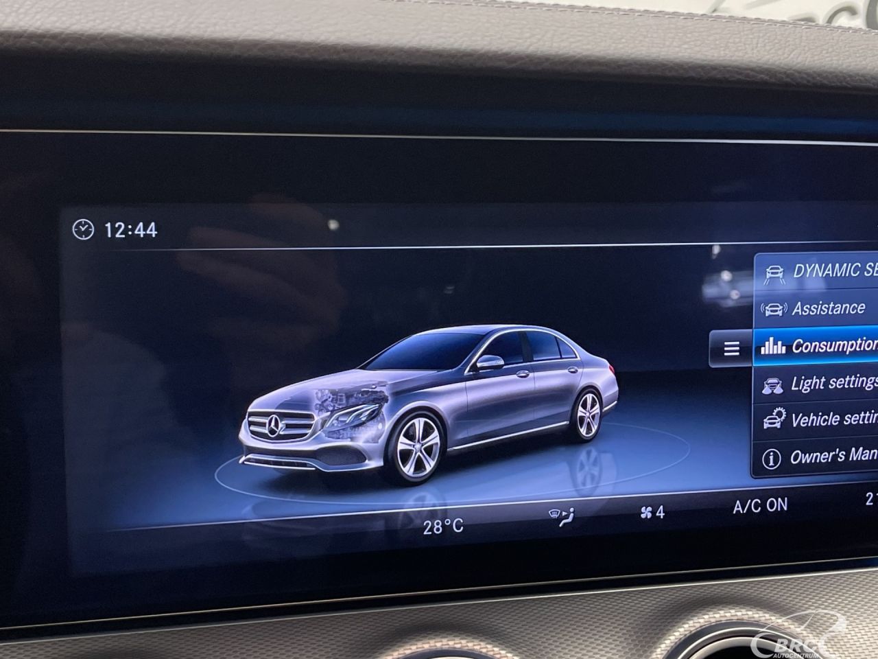 Mercedes-Benz E200 | 40