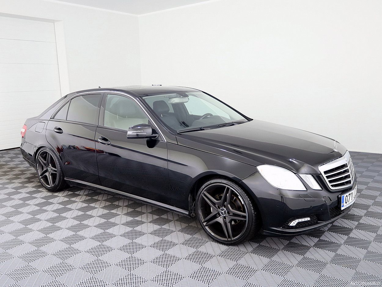 Mercedes-Benz E220, 2.1 l., sedanas