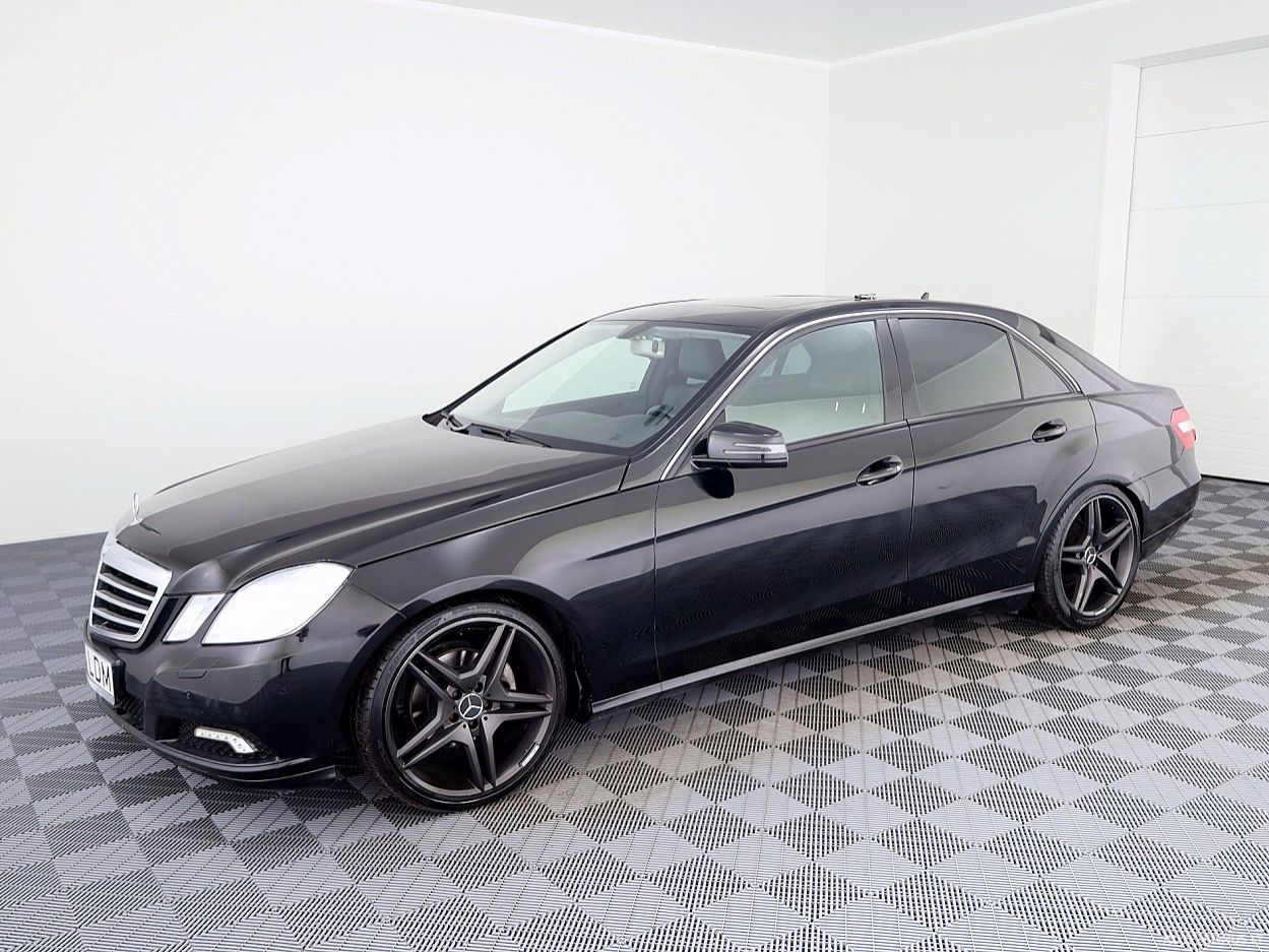 Mercedes-Benz E220 | 1