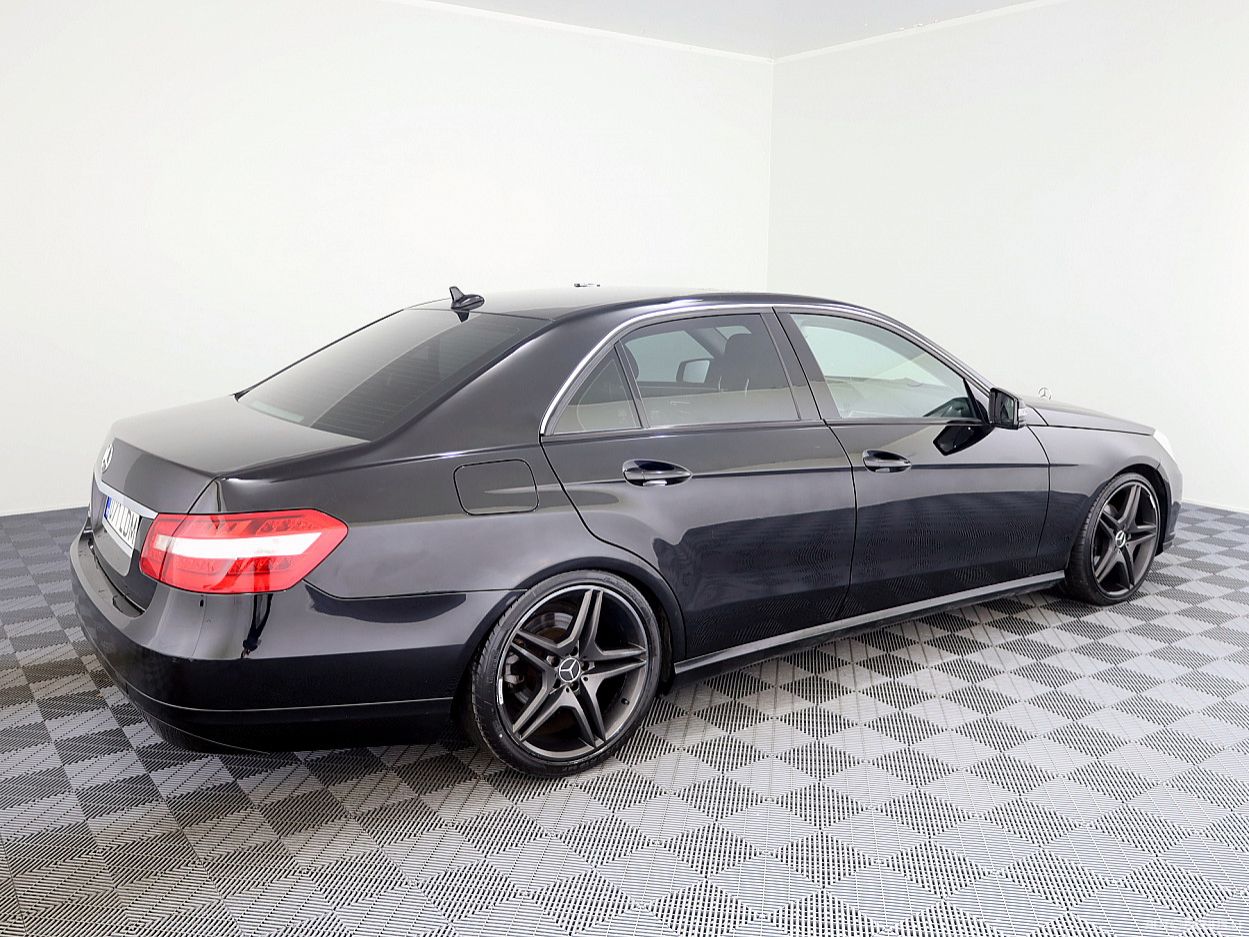 Mercedes-Benz E220 | 2