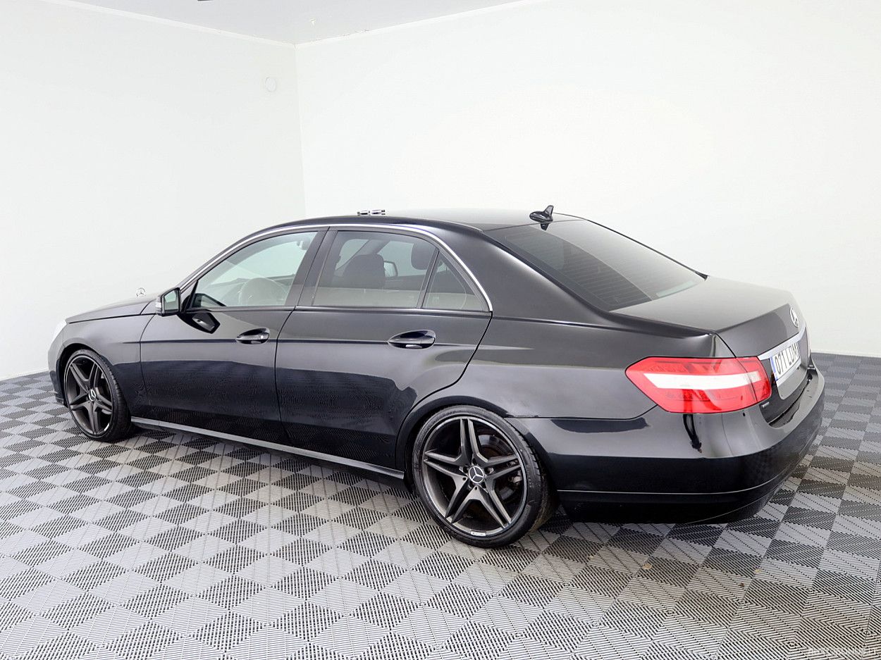 Mercedes-Benz E220 | 3