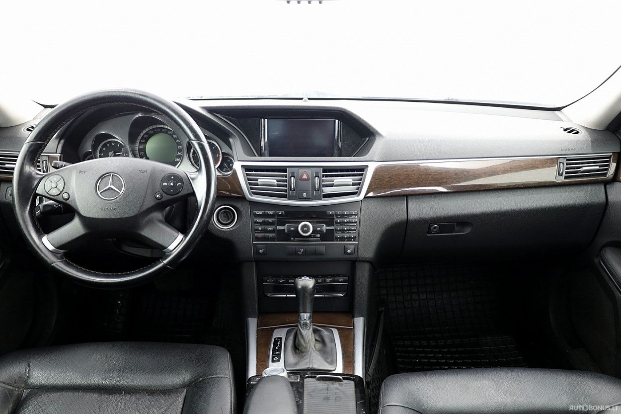 Mercedes-Benz E220 | 4
