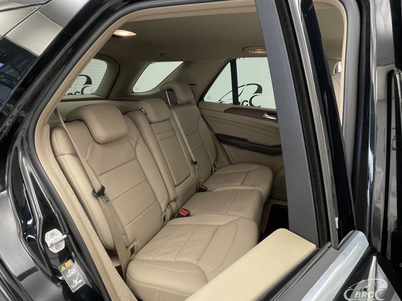 Mercedes-Benz ML350 | 11