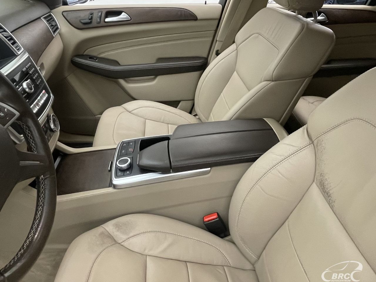 Mercedes-Benz ML350 | 23