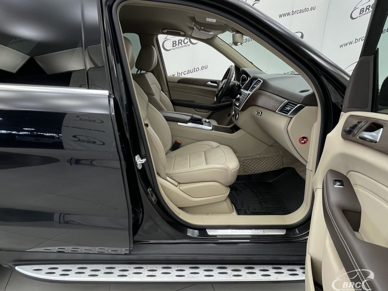 Mercedes-Benz ML350 | 3
