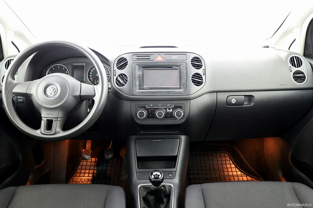 Volkswagen Golf | 4