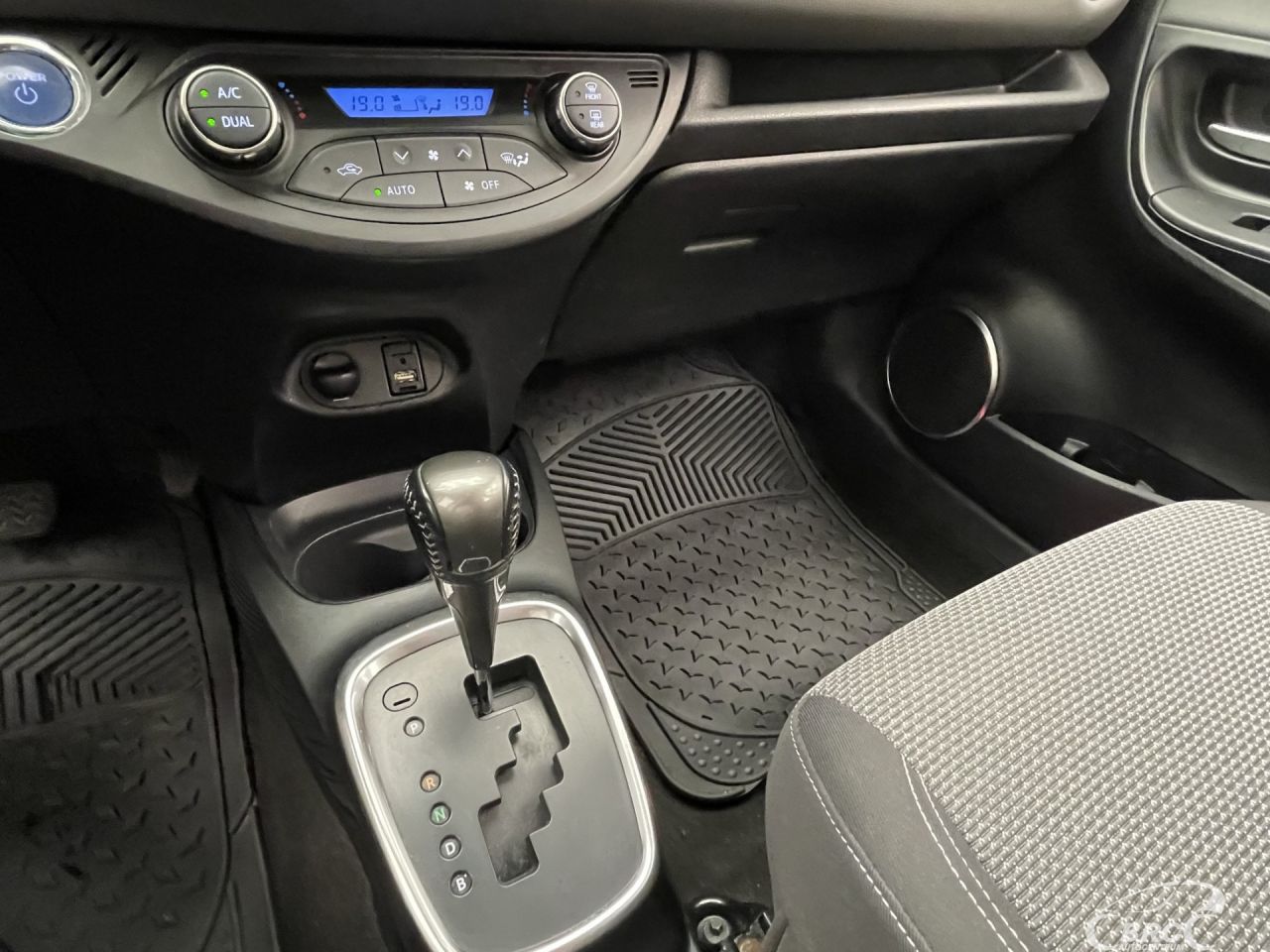 Toyota Yaris | 24