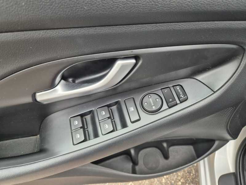 Hyundai i30 | 12