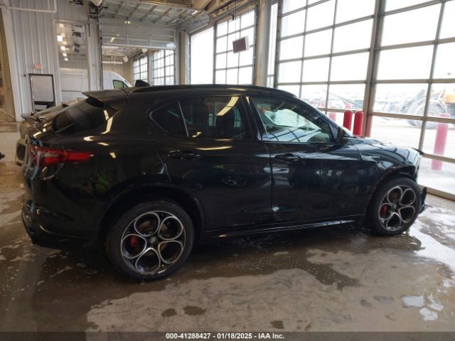 Alfa Romeo Stelvio | 12