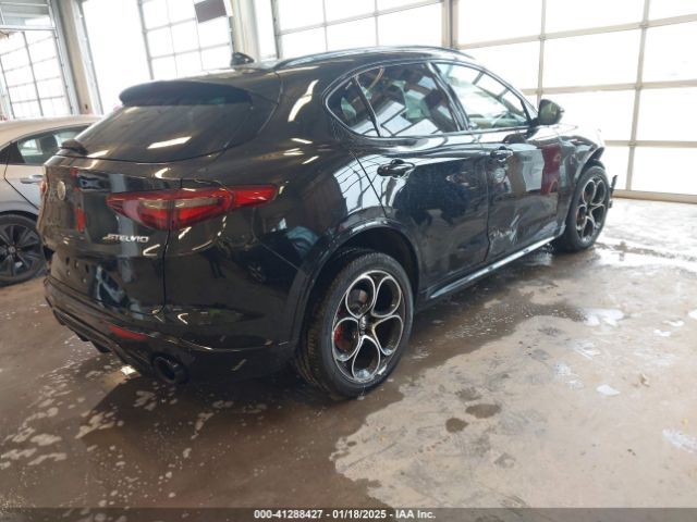 Alfa Romeo Stelvio | 3