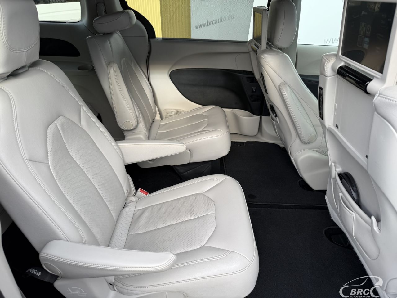Chrysler Pacifica | 9