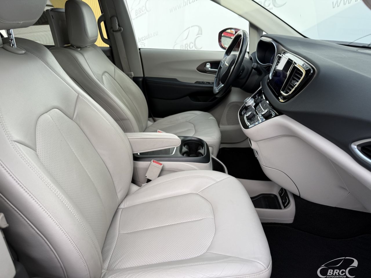 Chrysler Pacifica | 8