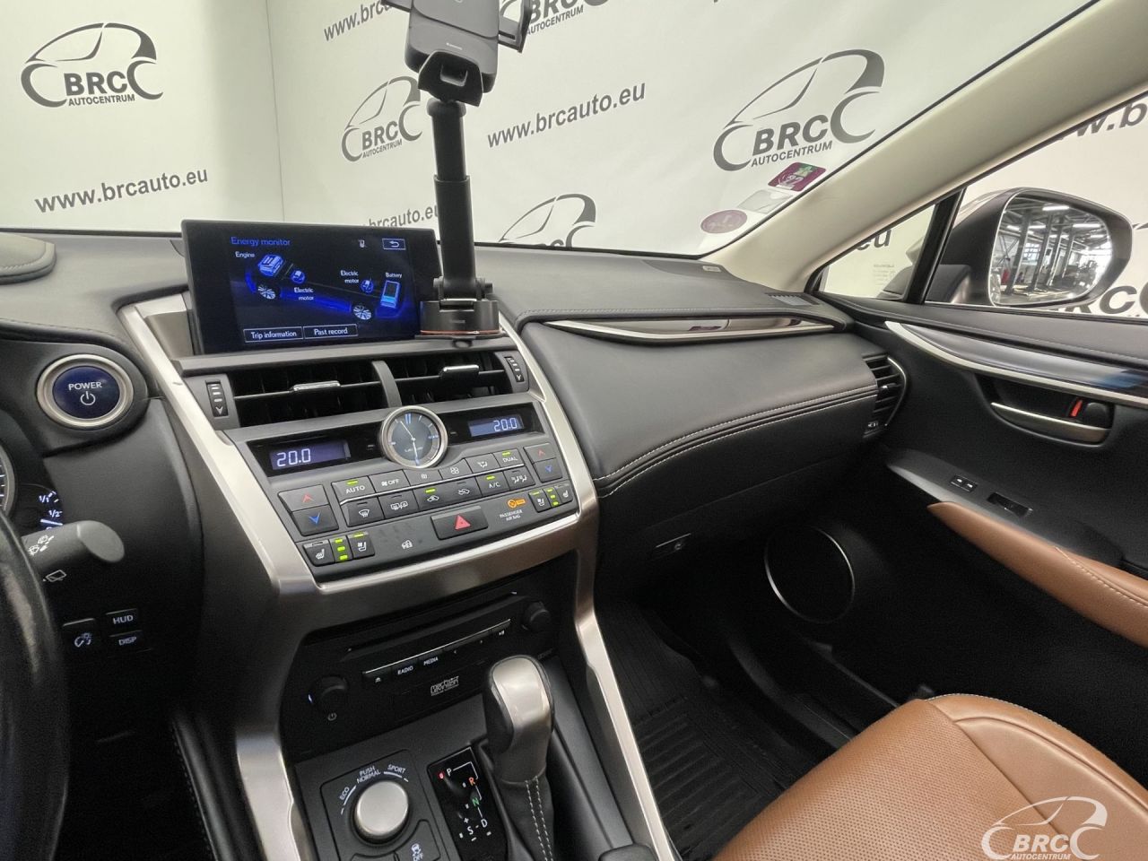 Lexus NX 300h | 31