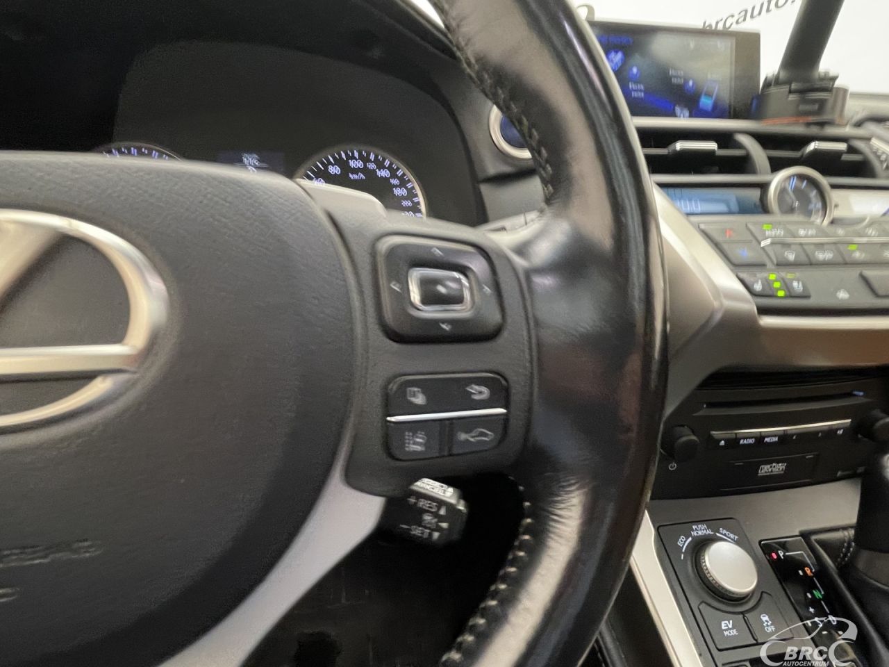 Lexus NX 300h | 33