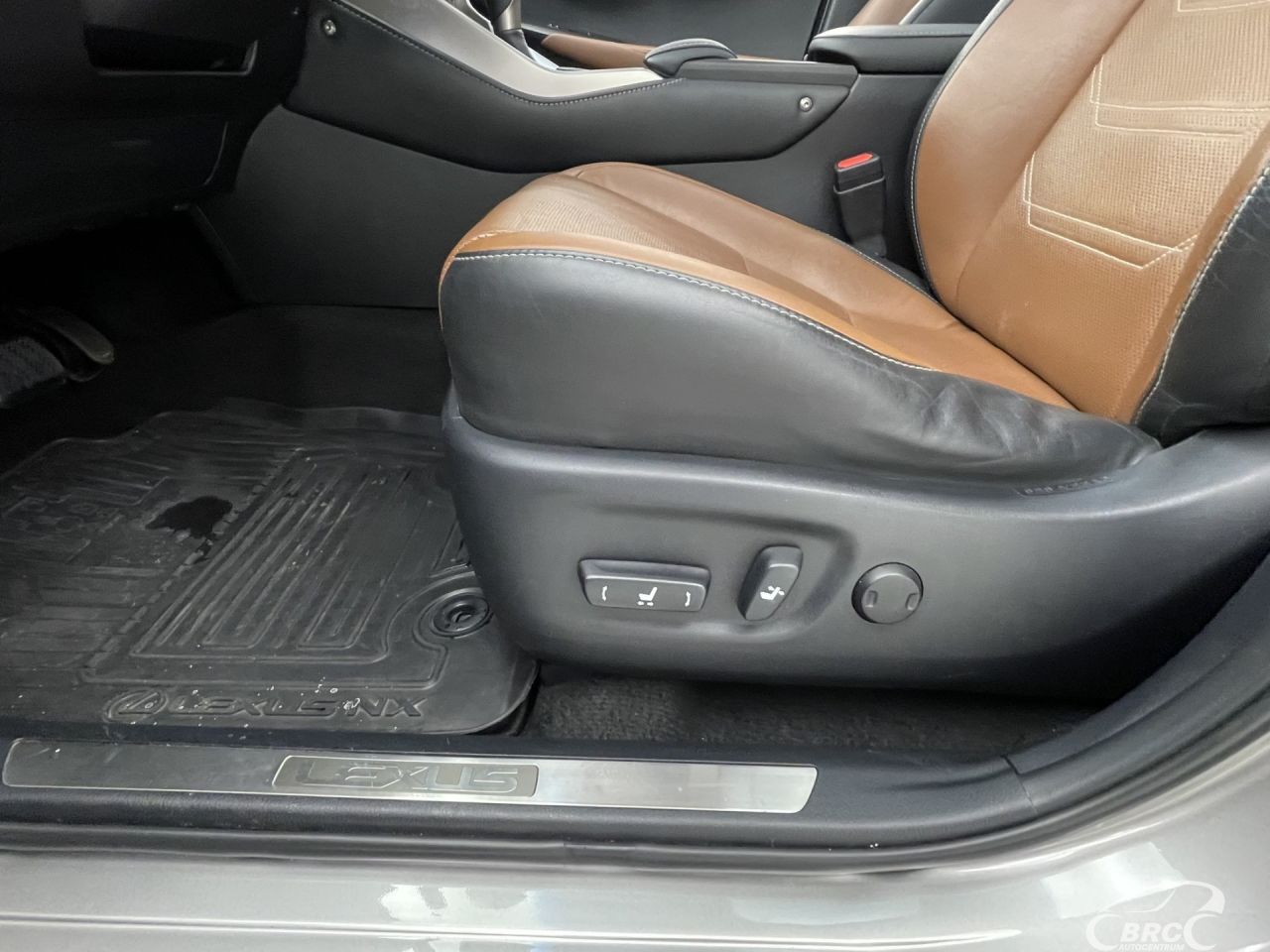 Lexus NX 300h | 23