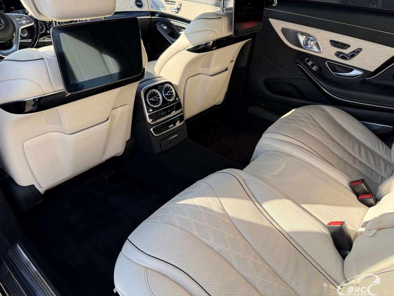 Mercedes-Benz S560 | 27