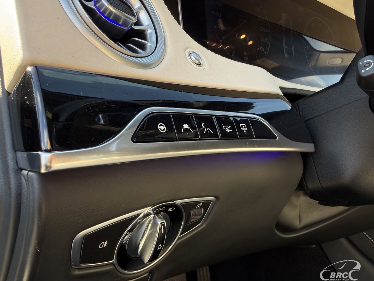 Mercedes-Benz S560 | 33