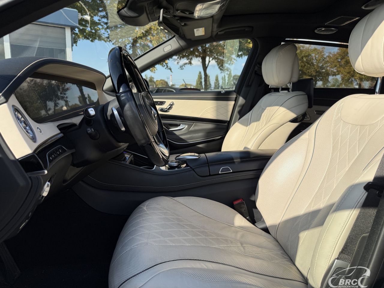 Mercedes-Benz S560 | 29