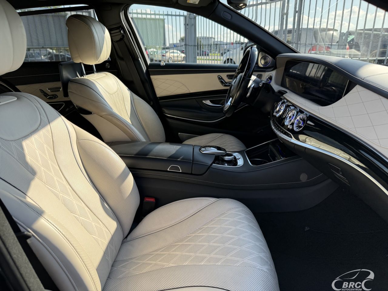 Mercedes-Benz S560 | 10