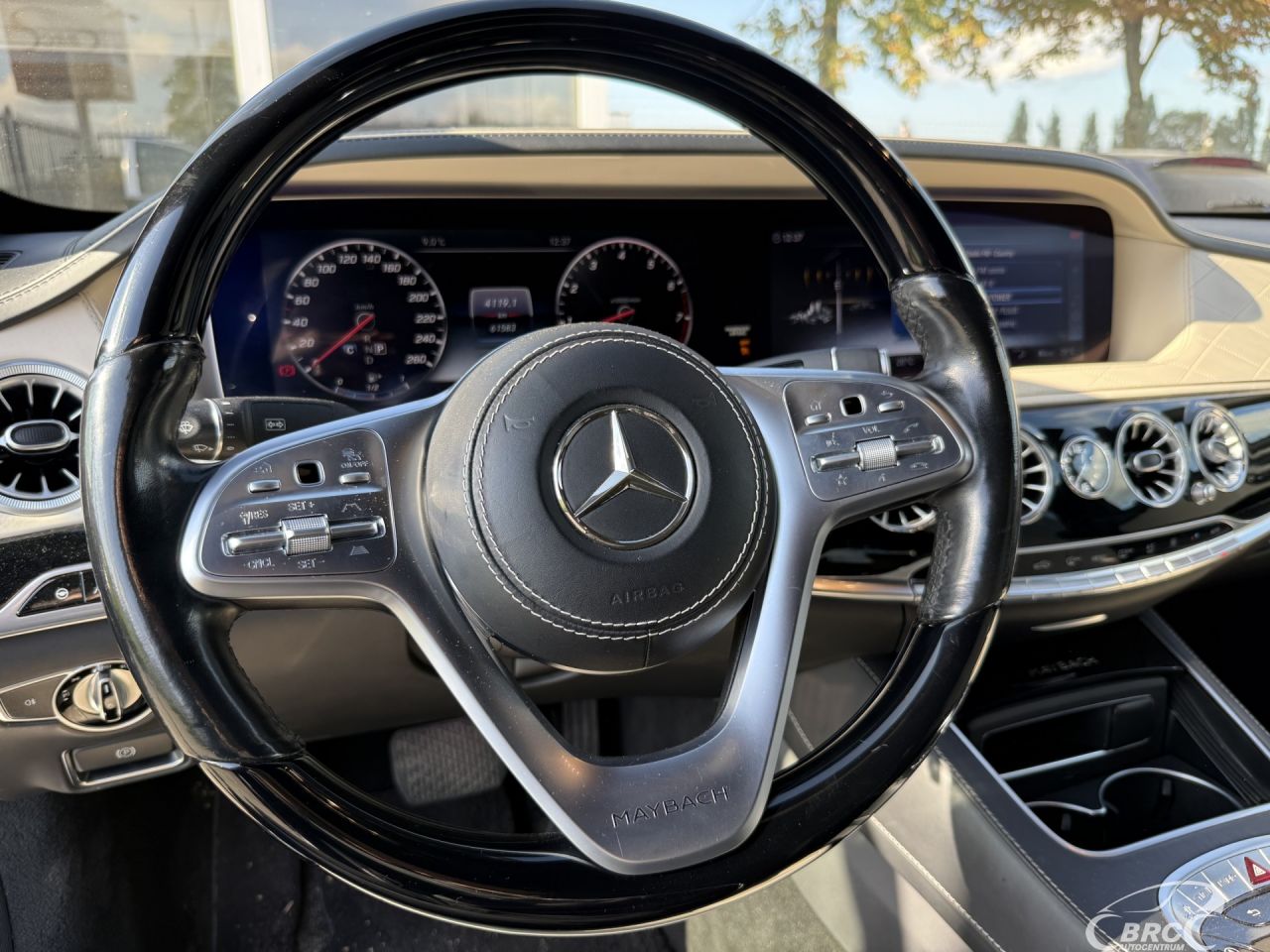 Mercedes-Benz S560 | 32