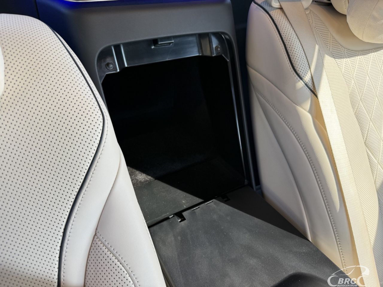 Mercedes-Benz S560 | 16