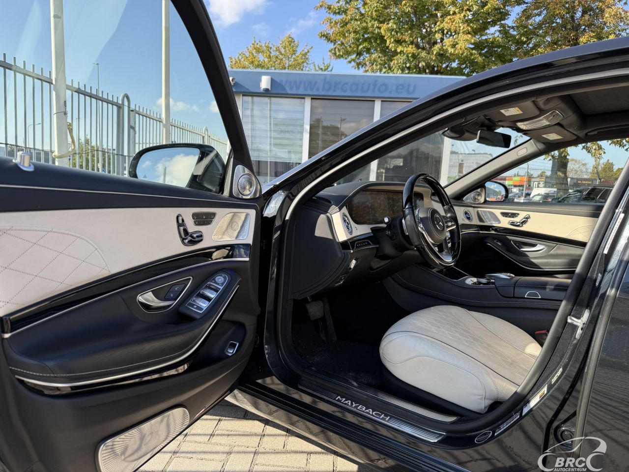 Mercedes-Benz S560 | 25