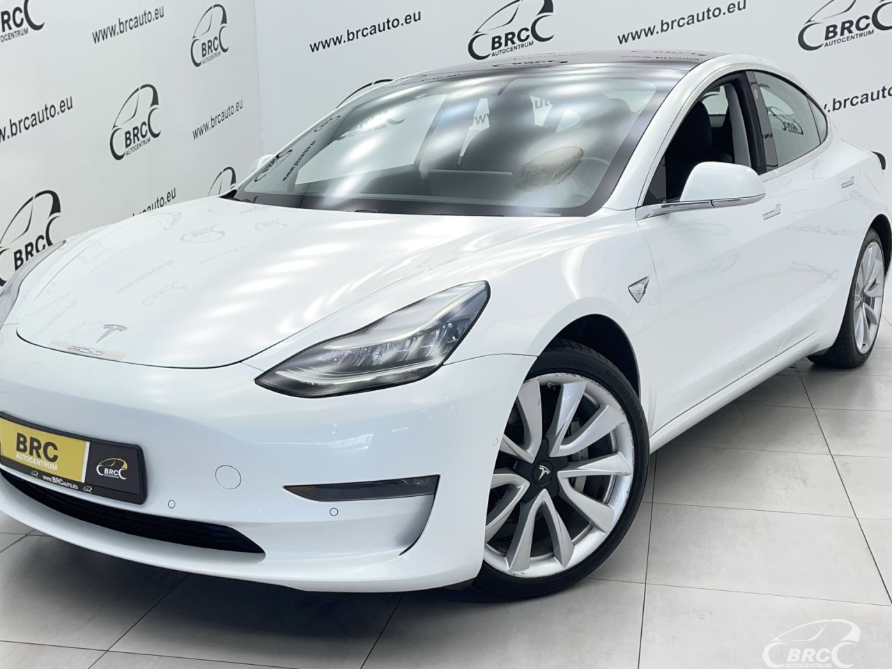 Tesla Model 3 | 34