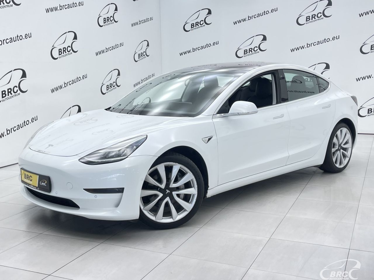 Tesla Model 3, hatchback