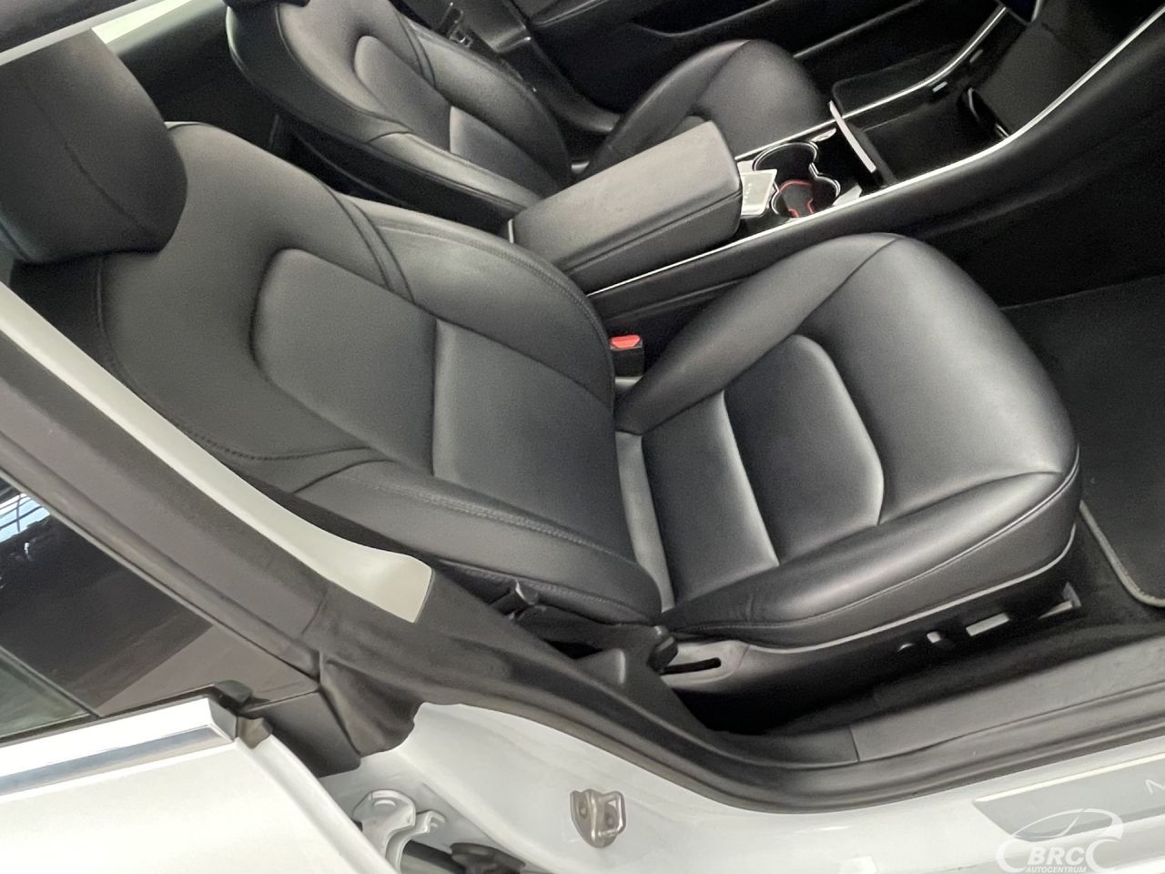 Tesla Model 3 | 4