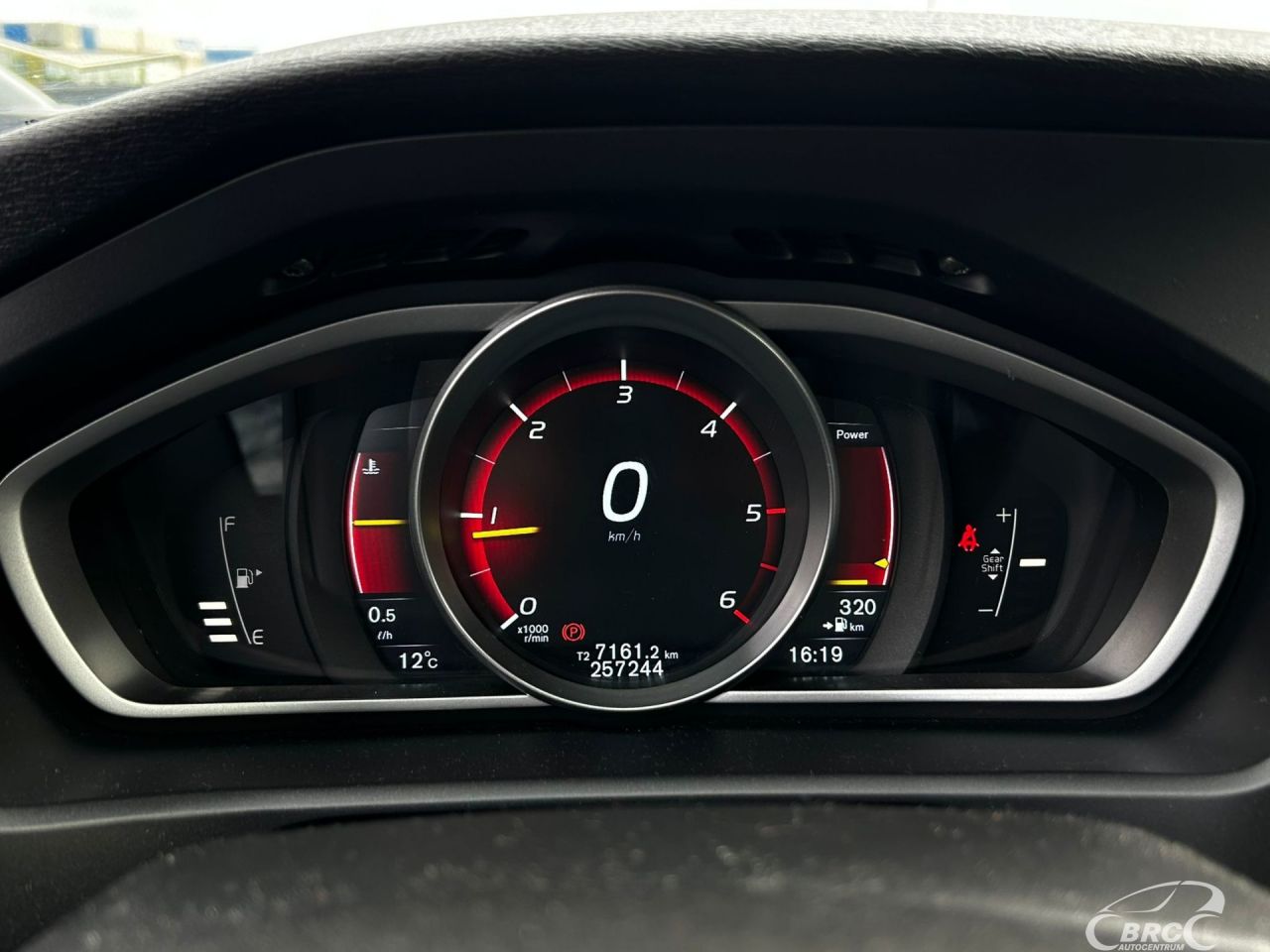 Volvo V40 | 12