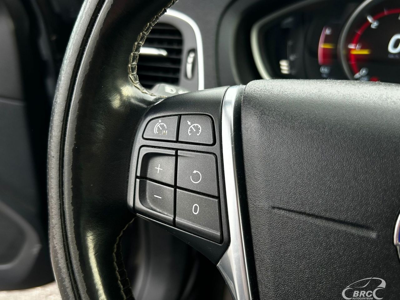 Volvo V40 | 16