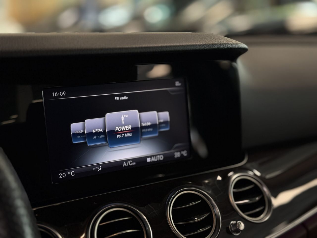 Mercedes-Benz E220 | 32